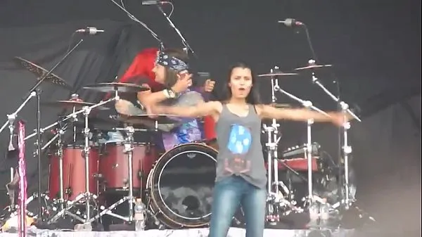 بہترین Girl mostrando peitões no Monster of Rock 2015 میگا کلپس