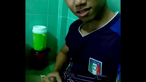 أفضل Vietnamese boy shows off his dick المقاطع الضخمة