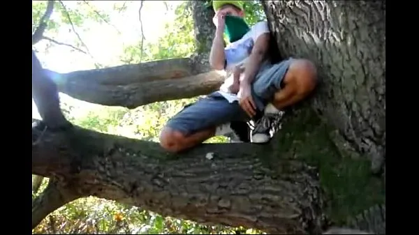 最佳 Young Guy Jerk off in a wood 超级剪辑