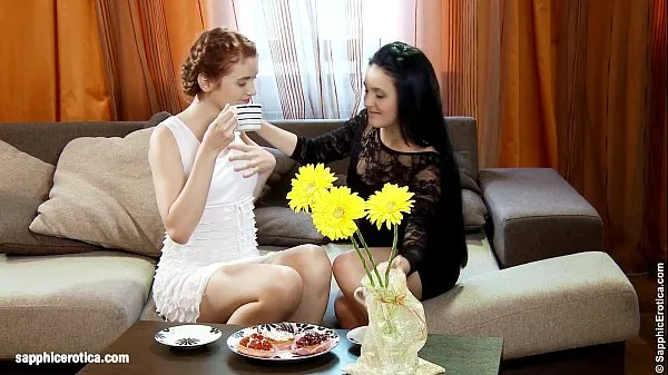 Najboljši Coffeetime Tryst - by Sapphic Erotica lesbian sex with Agnessa Lilianna mega posnetki