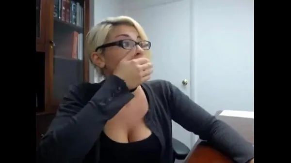 Bästa secretary caught masturbating - full video at girlswithcam666.tk megaklippen