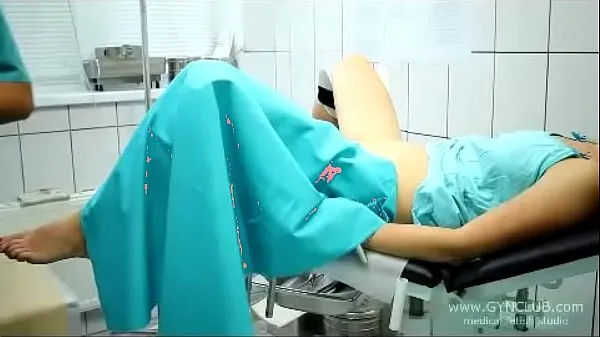 Parhaat beautiful girl on a gynecological chair (33 megaleikkeet