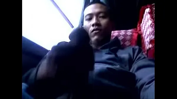 Bedste gay indonesian jerking outdoor on bus mega klip