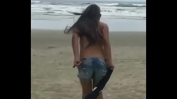 Bedste hot taking off her shorts on the beach mega klip