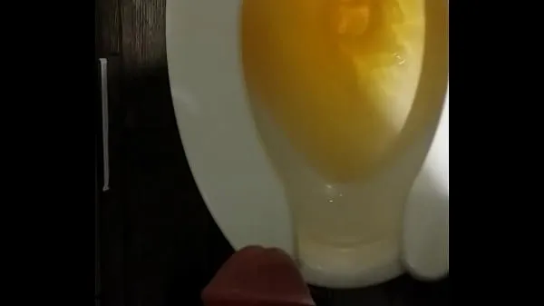 Nejlepší Another long yellow piss in a public toilet mega klipy