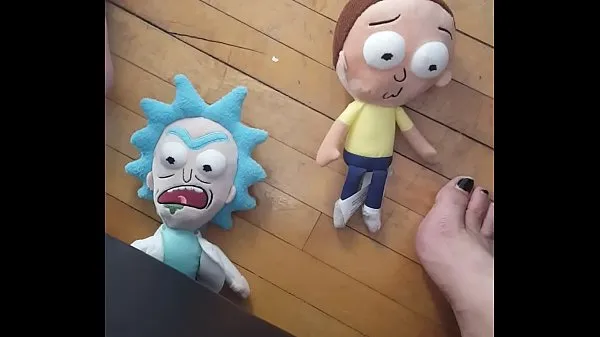 Bästa Giantess Tramples and Crushes 2 Tiny Men (Rick and Morty Plush megaklippen