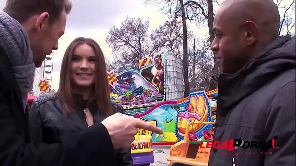 Meilleurs Evelina Darling ramassée dans un parc d'attractions et enculée 3on1 SZ1283 méga-clips