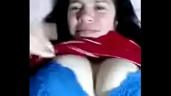 Mejores Cayó en la red whatsapp crown calla al joven mostrando grandes tetas y chocho megaclips