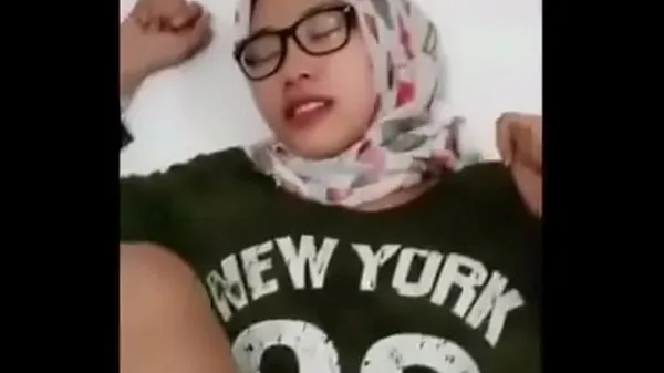 أفضل Malay Tudung Fuck & Facial المقاطع الضخمة