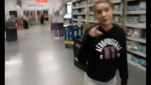 I migliori Una ragazza sconosciuta succhia il mio cazzo a Walmart mega clip