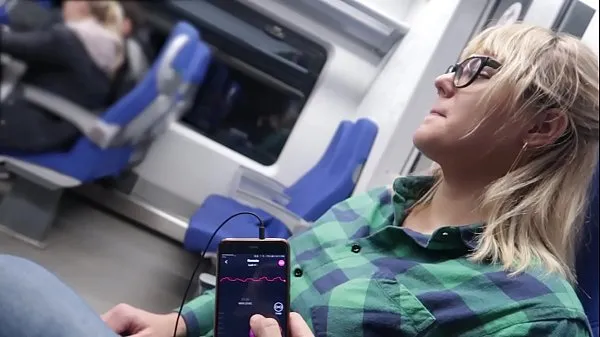 Meilleurs TELECOMMANDE MON ORGASME DANS LE TRAIN méga-clips