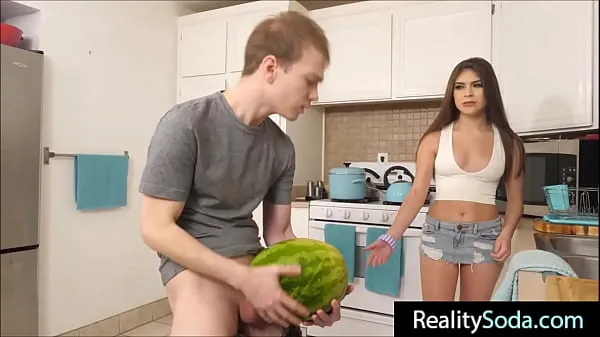 Beste Stiefbruder fickt Stiefschwester statt Wassermelone Mega-Clips