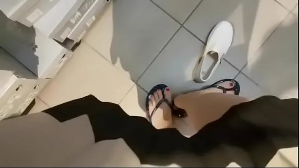 أفضل Spy on your sexy mom's sweaty feet while changing some different shoes in the store المقاطع الضخمة