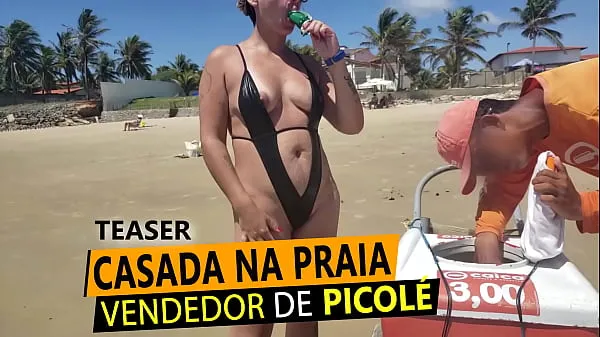 I migliori Blonde Sposato perizoma sulla spiaggia, pagando le tette al venditore di ghiaccioli in RN mega clip