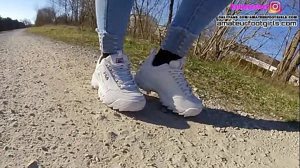 सर्वोत्तम Nylon feet Pretty Sexy Fila Disruptor Shoeplay Nylon feet and Crush Trample girl plays with her sweaty Fila sneakers and shows her stinky wet nylons sweaty, stinky Fila मेगा क्लिप्स