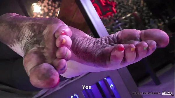 Lick my super dirty feet and suck my toes JOI Klip mega terbaik