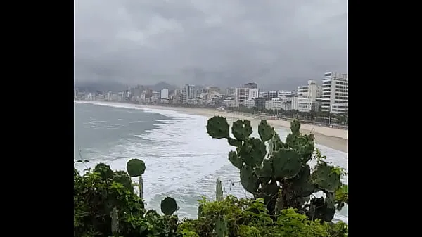 I migliori PISCIO REGALO SULLA SPIAGGIA DI IPANEMA mega clip