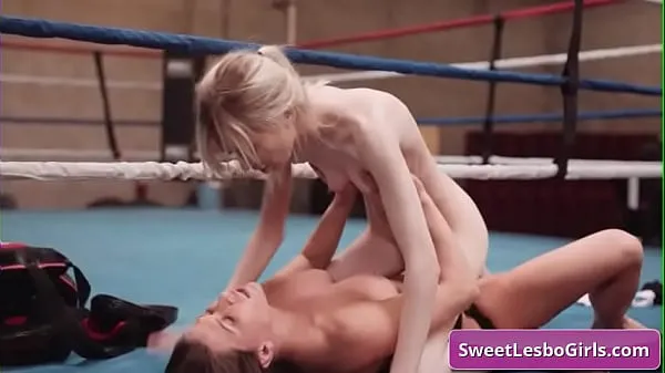 I migliori Guarda queste troie lesbo tettone arrapate che scopano in profondità e in modo ruvido con un grosso giocattolo strapon sessuale e combattimenti di wrestling mega clip