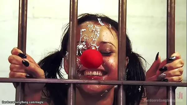 Bedste Ebony agent group fucked by clowns mega klip