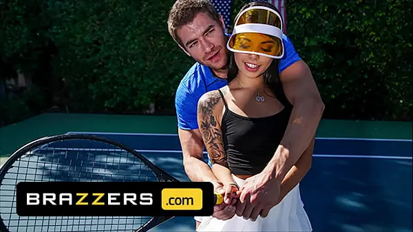 Best Xander Corvus) Massages (Gina Valentinas) Foot To Ease Her Pain They End Up Fucking - Brazzers mega Clips