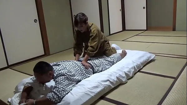 Beste Seducing a Waitress Who Came to Lay Out a Futon at a Hot Spring Inn and Had Sex With Her! The Whole Thing Was Secretly Caught on Camera in the Room megaklipp