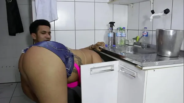 The cocky plumber stuck the pipe in the ass of the naughty rabetão. Victoria Dias and Mr Rola mega clip hay nhất