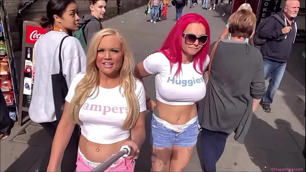 Mejores Jessica Morgan Roxi Keogh wear nappies in public! | (May 2022 megaclips