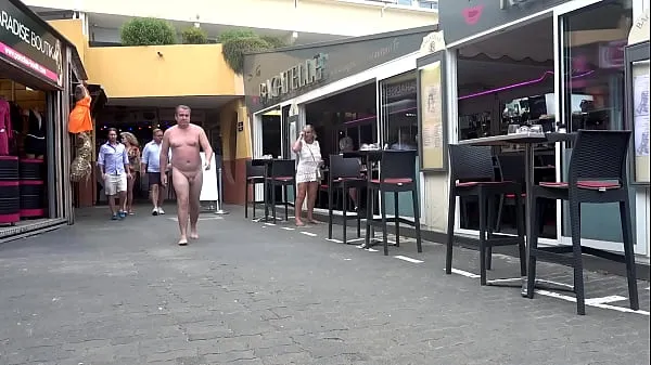 Τα καλύτερα Walking around Town Naked mega κλιπ