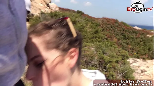 I migliori Pompino pubblico di una giovane donna amatoriale magra tedesca sulla spiaggia di Maiorca in vacanza e le piace mega clip