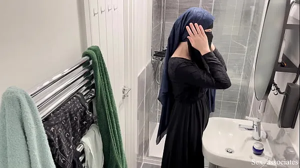 Mejores Pillé a una hermosa chica árabe con niqab mastutbandose en el baño megaclips