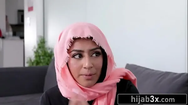 Najboljši Hot Muslim Teen Must Suck & Fuck Neighbor To Keep Her Secret (Binky Beaz mega posnetki