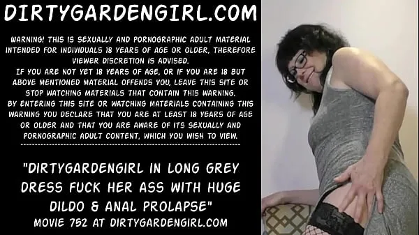 Mejores Dirtygardengirl en vestido largo gris se folla el culo con un consolador enorme y prolapso anal megaclips