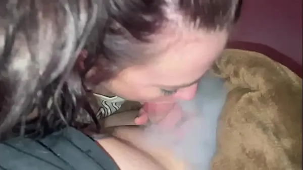 Najlepsze Sucking cock while blowing smoke megaklipy